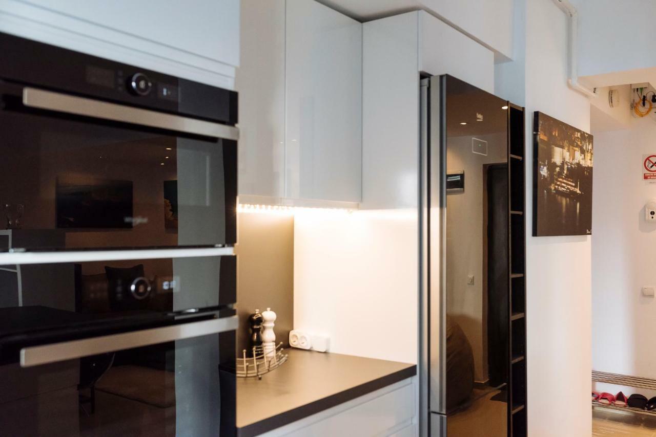 Luxury Flat 8 Near Metro Apartment Bucharest Exterior photo