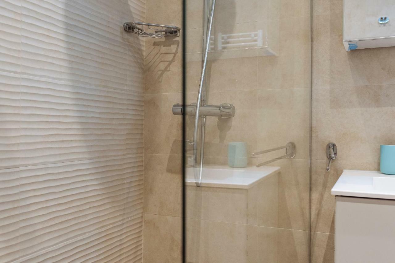 Luxury Flat 8 Near Metro Apartment Bucharest Exterior photo