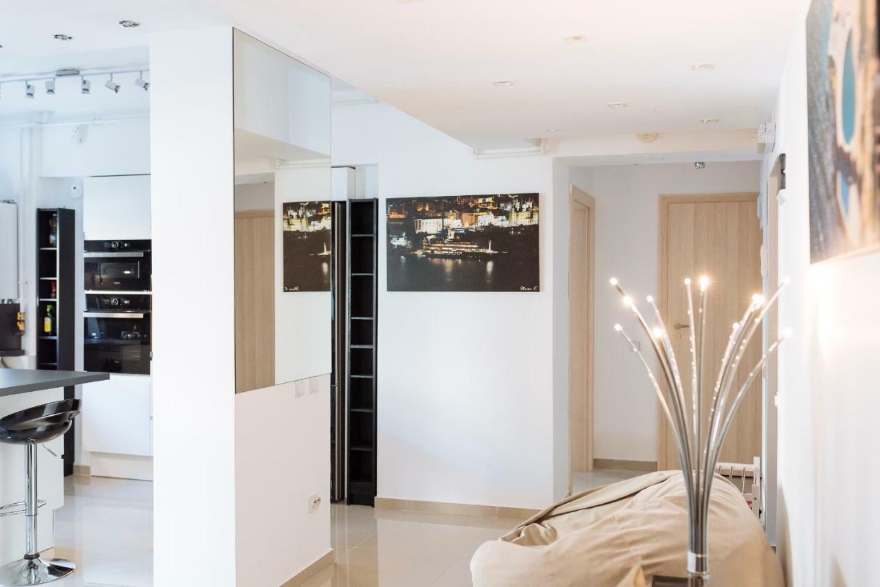 Luxury Flat 8 Near Metro Apartment Bucharest Exterior photo